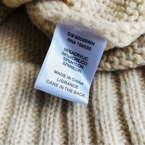 Love Tree Christmas Sweater Size L - Picture 10 of 16